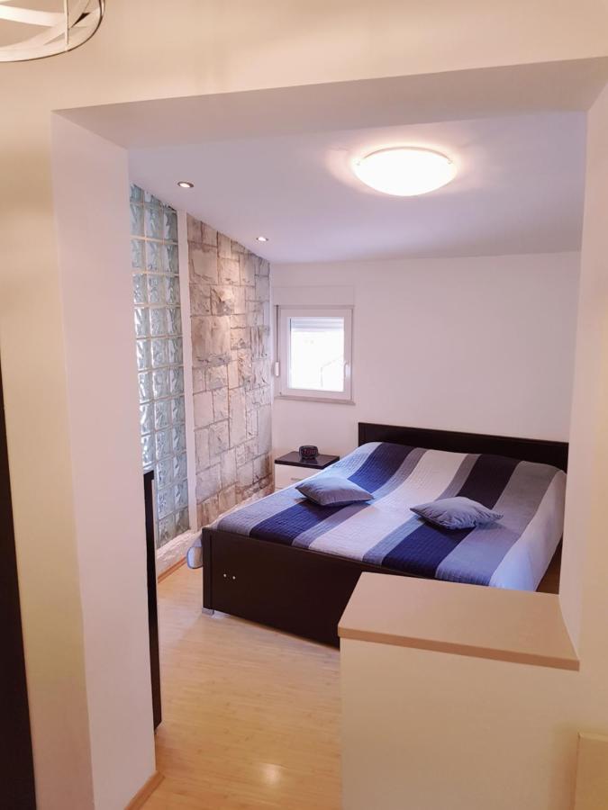 Apartment Centar אומיס מראה חיצוני תמונה