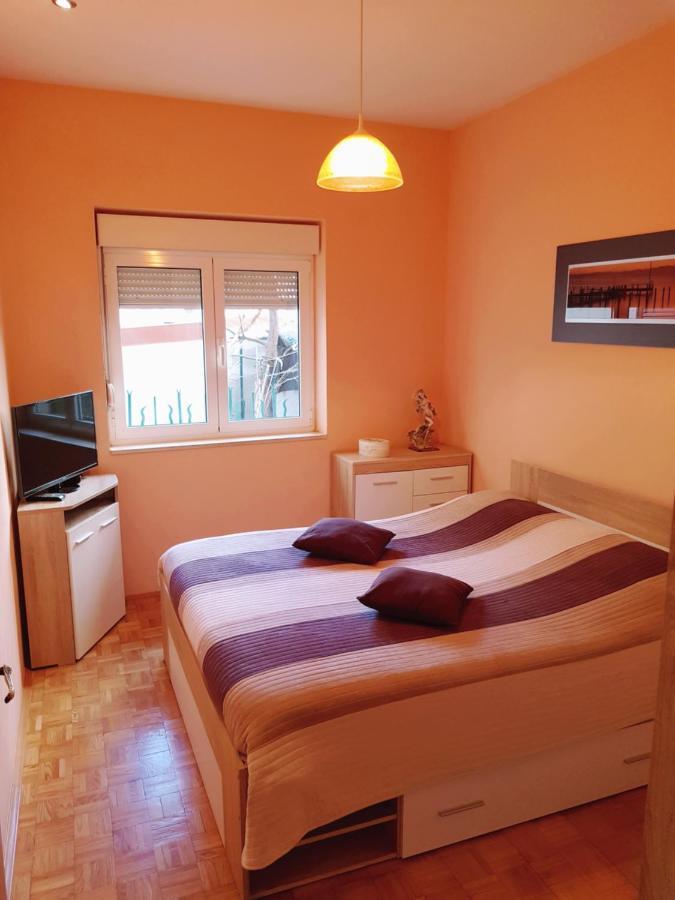 Apartment Centar אומיס מראה חיצוני תמונה