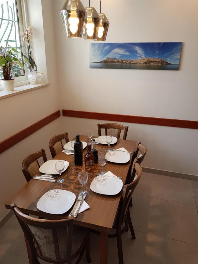 Apartment Centar אומיס מראה חיצוני תמונה