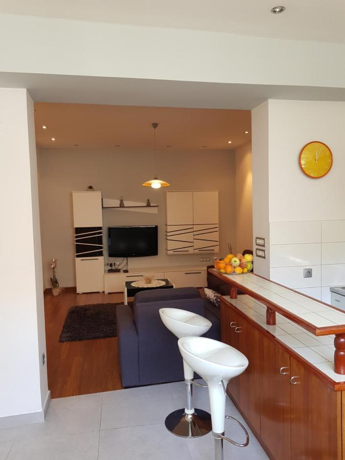 Apartment Centar אומיס מראה חיצוני תמונה